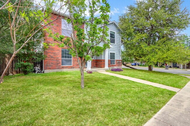 Foto del edificio - "Spacious 6-Bedroom Haven with 4 Full Bath...