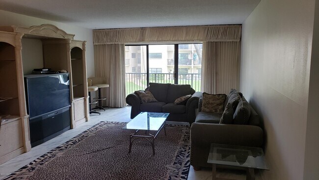 Building Photo - 2100 Ocean Shore Blvd