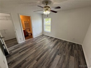 Building Photo - 3844 S Swan Terrace