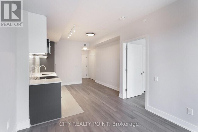 Building Photo - 2525 Bathurst St
