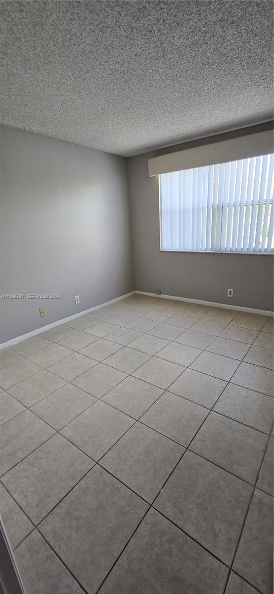 Foto del edificio - 8901 Wiles Rd
