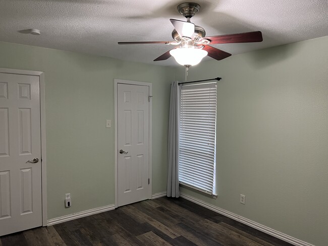 Foto del edificio - 4340 Cedar Springs Rd