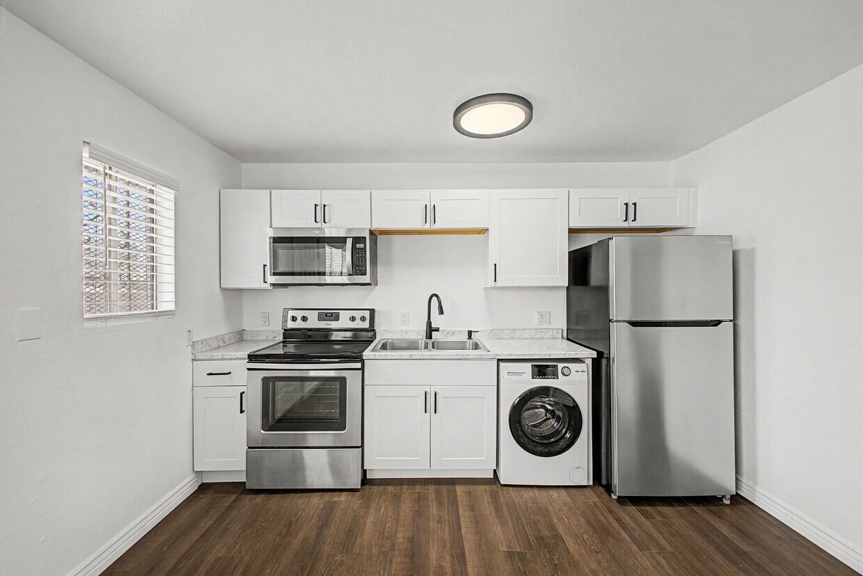 Photo - 1438 E ADAMS ST #1