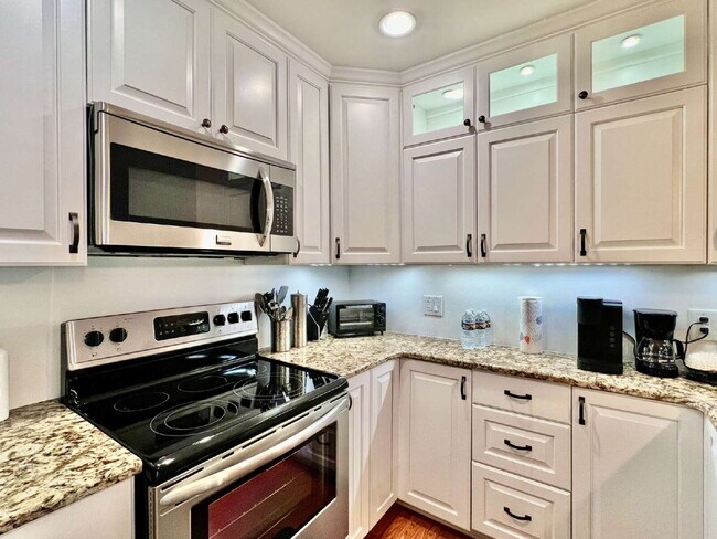 Foto del edificio - FULLY FURNISHED LUXURY CONDO!