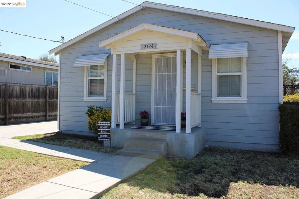 Building Photo - 2734 D St