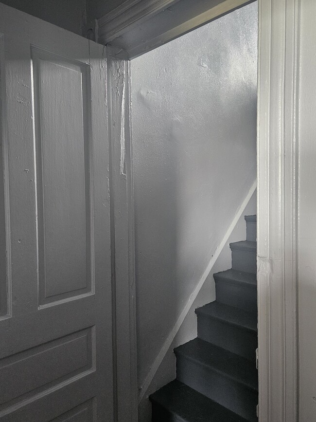 Building Photo - 635 Hawthorne Ave