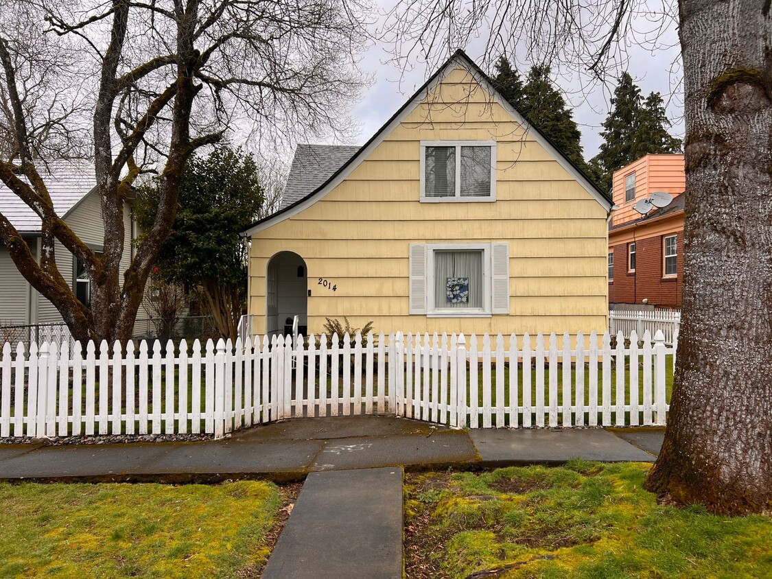 Primary Photo - Adorable Arnada Bungalow