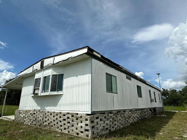 Foto del edificio - 8401 Breeze Hill Dr