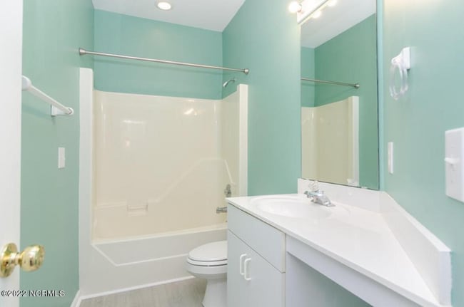 Building Photo - 1017 Avenshire Cir