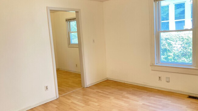 Foto del edificio - 201 E Caldwell Ave