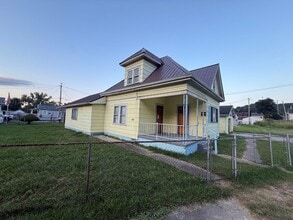 Building Photo - 552 Main St
