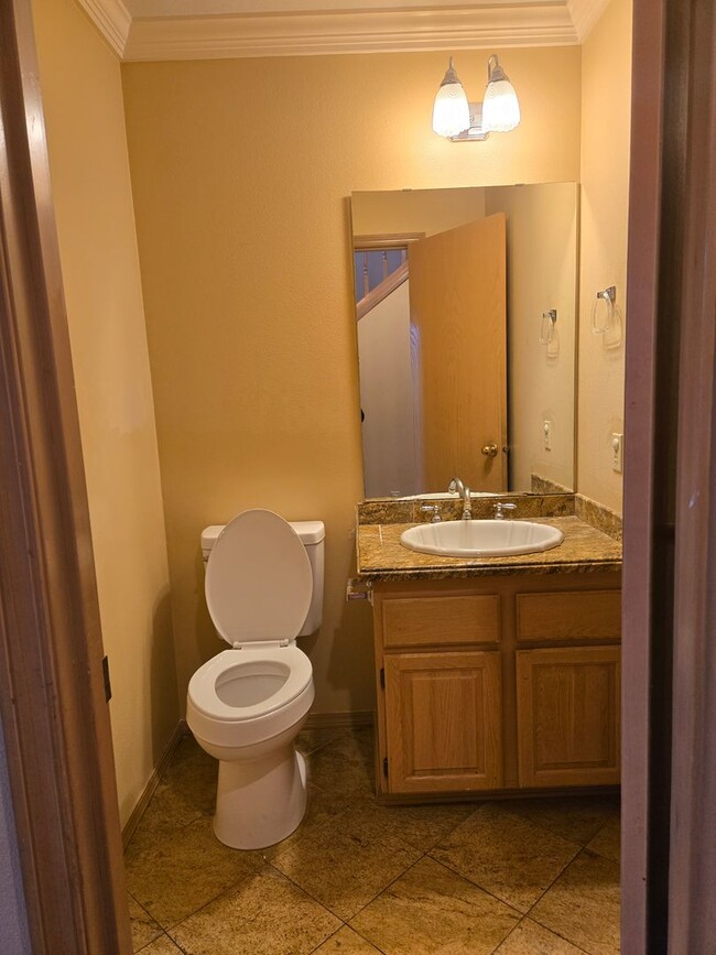 Building Photo - Federal way family home