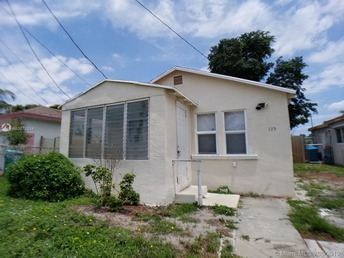Primary Photo - 135 NE 11th Ave