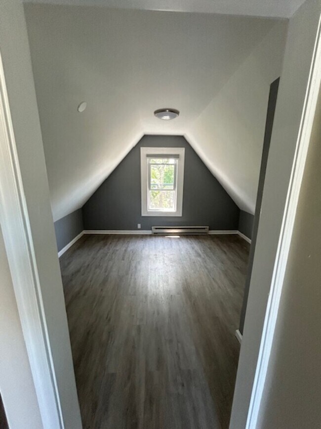 350 S Scott Ave Unit 3, Glenolden, PA 19036 Condo for Rent in