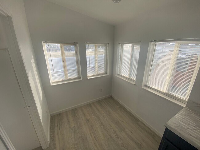 Building Photo - Updated 3 Bedroom / 2 Bath Mobile Home on ...