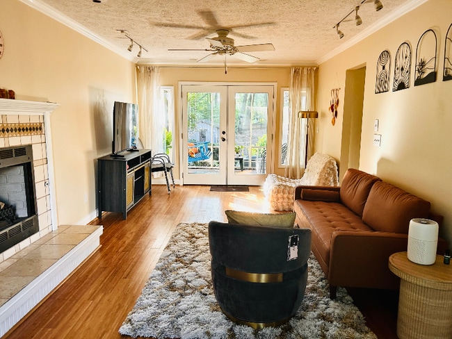 Photo - 1071 Standard Dr NE House