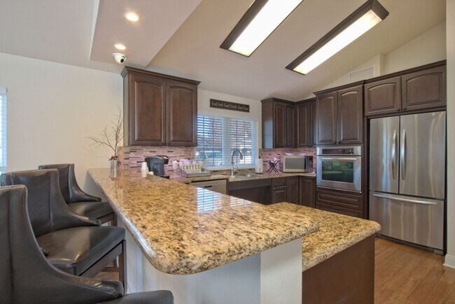 Building Photo - Solms - 1 Bed | 1 Bath 670 Sq Ft -GR