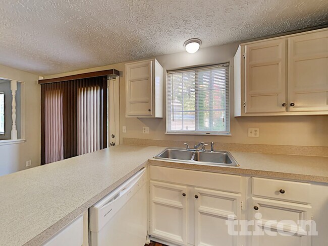 Foto del edificio - 4928 Rockborough Trail NW