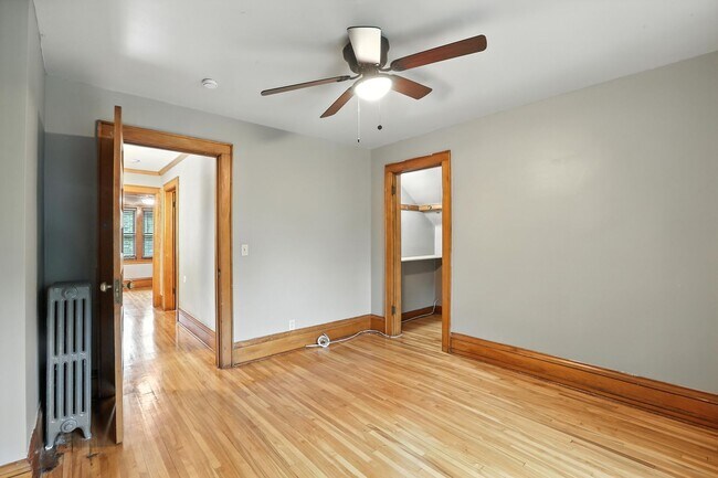 Building Photo - 3 Bed/ 2 Bath- Immediate Move In - Or Augu...