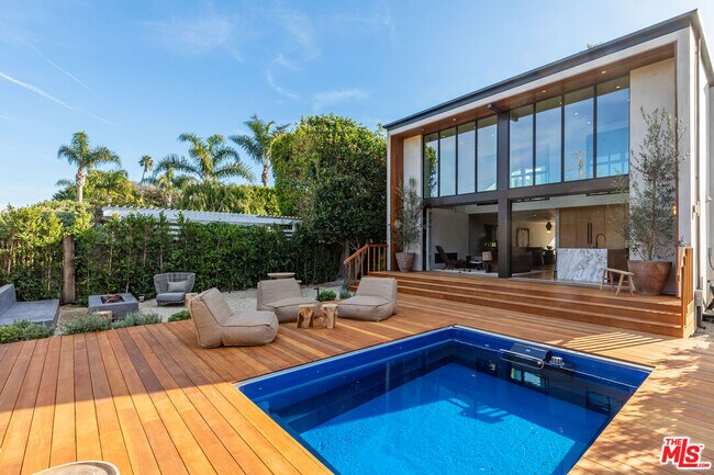 Foto del edificio - 23505 Malibu Colony Rd
