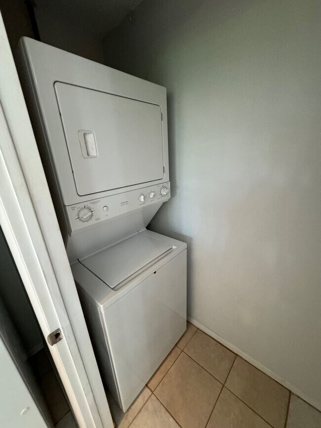 Foto del edificio - Charming 1-Bed/1-Bath Villa in South Saras...