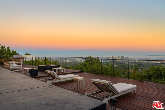 Building Photo - 10134 Angelo View Dr