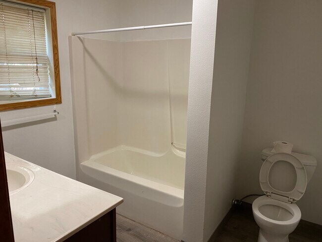 Bathroom main floor - 1005 4th St E