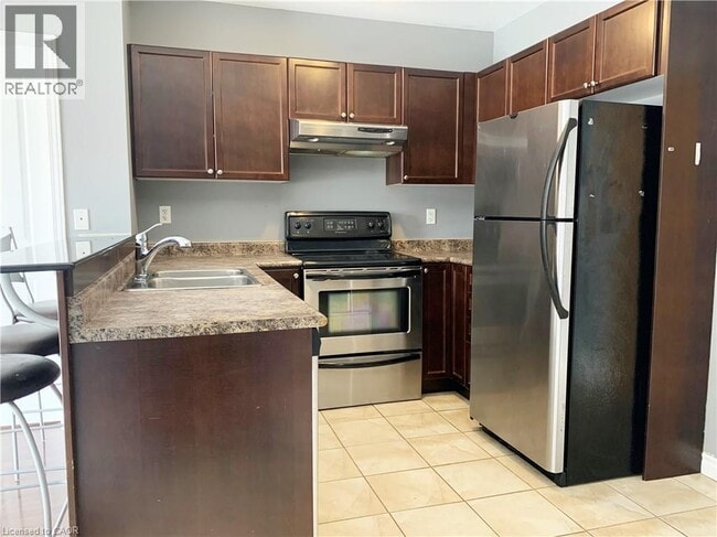 Building Photo - 8 Harris St