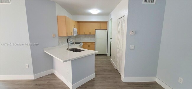 Foto del edificio - 704 Belmont Ln