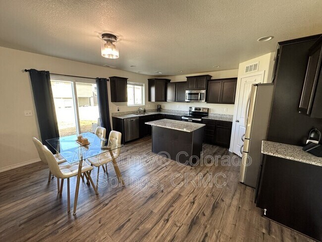 Foto del edificio - 8145 Phyllite Dr