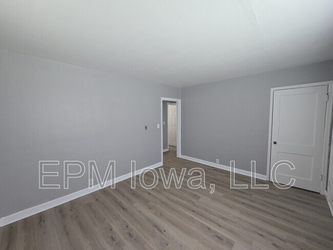 Foto del edificio - 602 Logan Ave