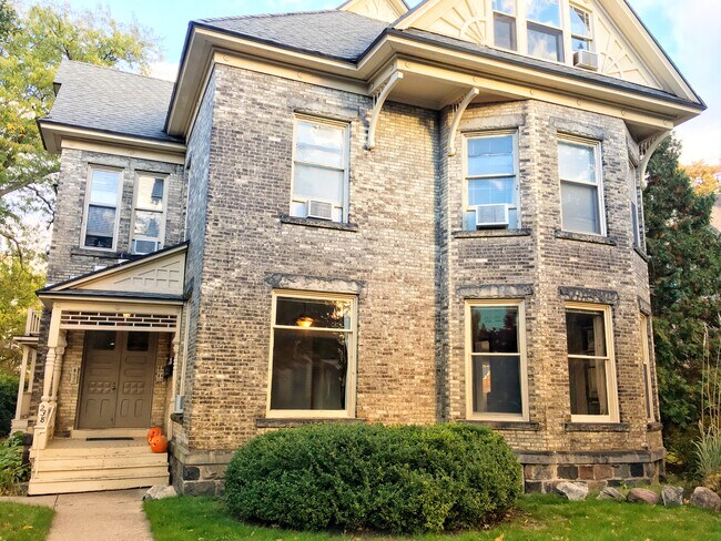 Building Photo - 238 Lafayette Ave NE