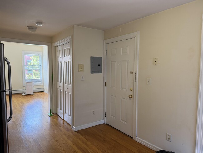 Building Photo - 238 3rd St