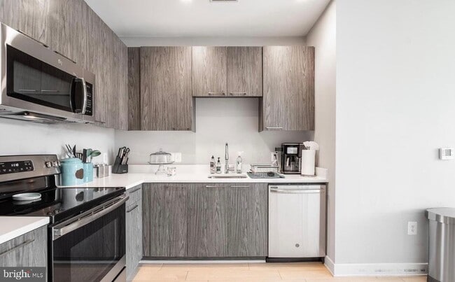 Building Photo - 989 S Buchanan St