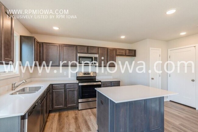 Building Photo - NEARLY NEW!! 4 Bedroom, 2.5 Bathroom in El...