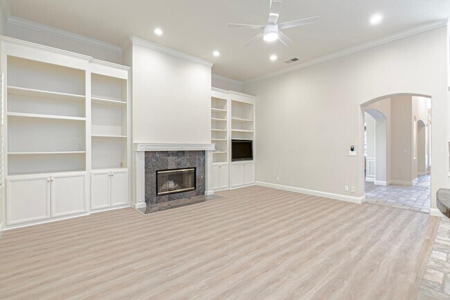Building Photo - 3411 La Playa Dr
