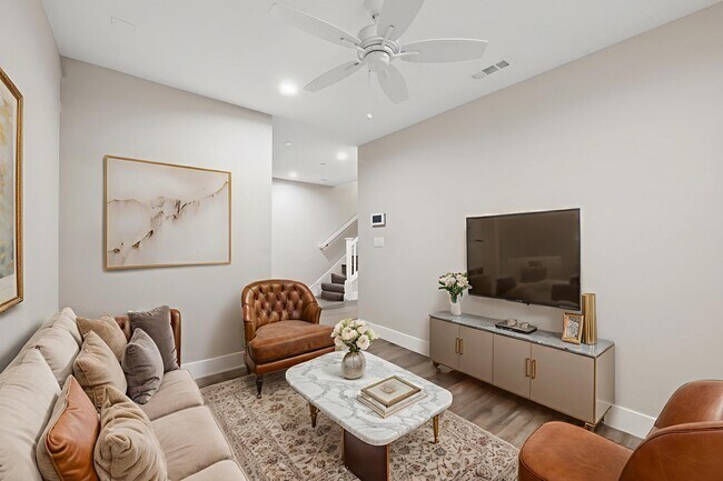 Foto del edificio - 4454 Paxton Pl