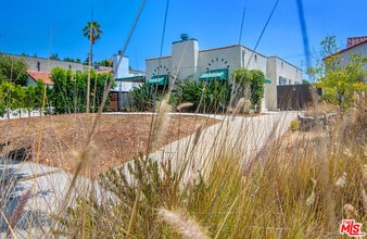 Building Photo - 832 S Citrus Ave