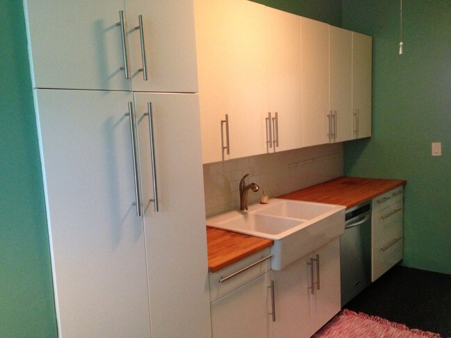 Kitchen - 801 Gramatan Ave
