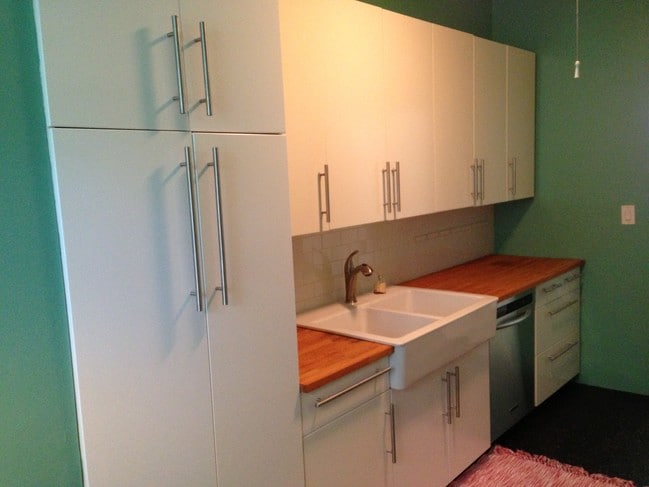 Kitchen - 801 Gramatan Ave