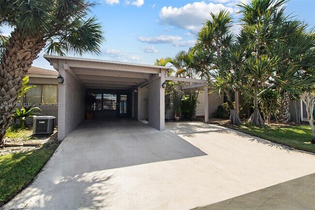 Building Photo - 14902 Wildflower Ln