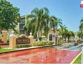 Building Photo - 8870 Fontainebleau Blvd