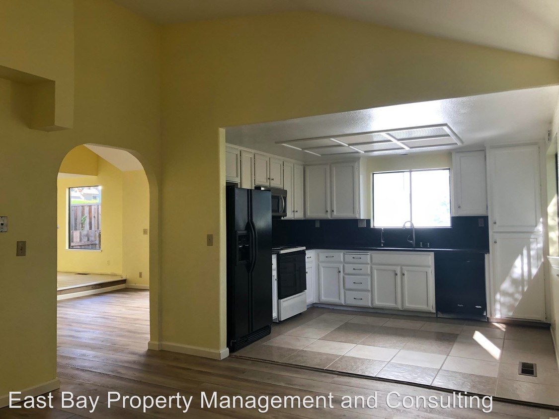 Foto principal - 3 br, 2.5 bath House - 408 Branham Lane E