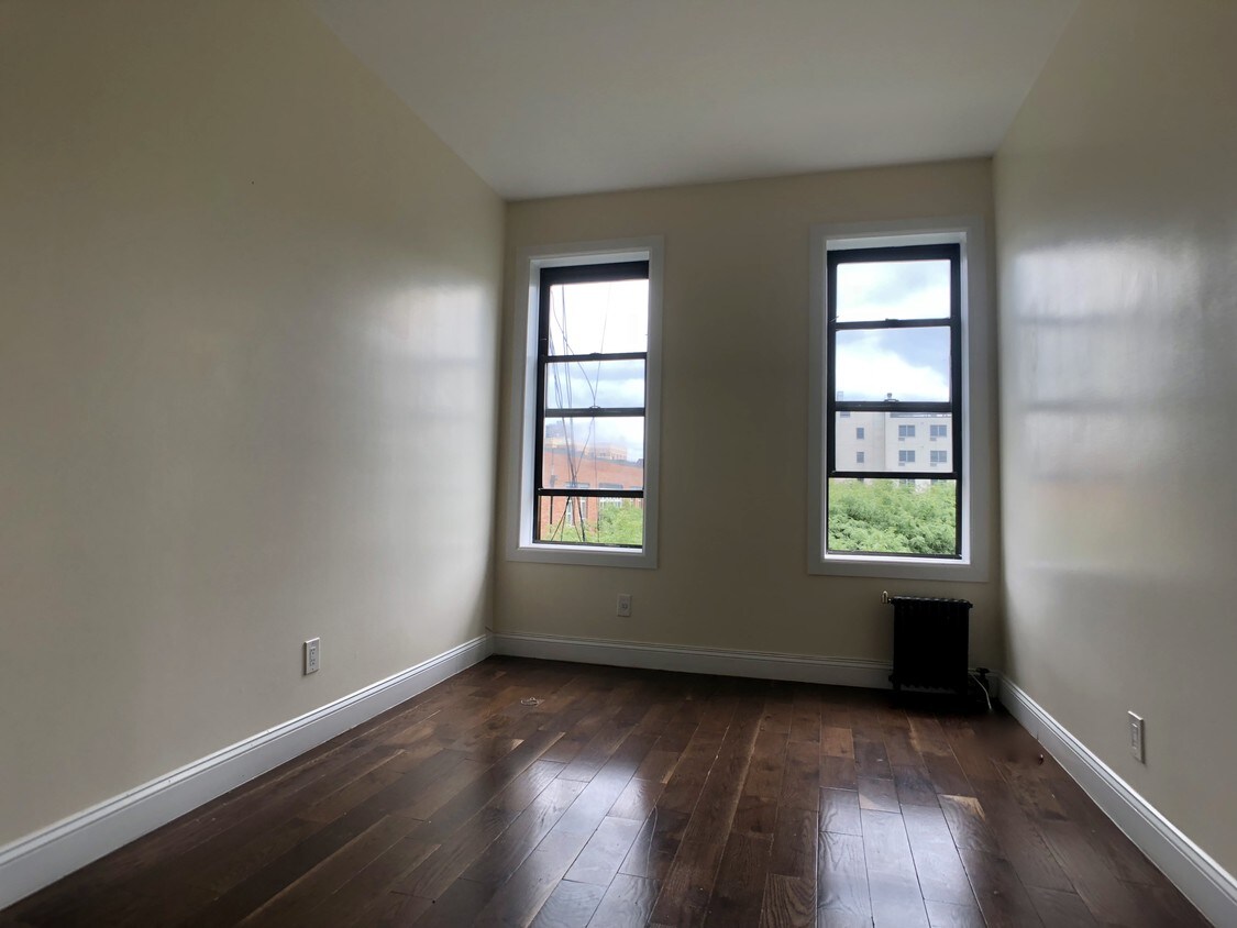 Primary Photo - 1469 5th Ave