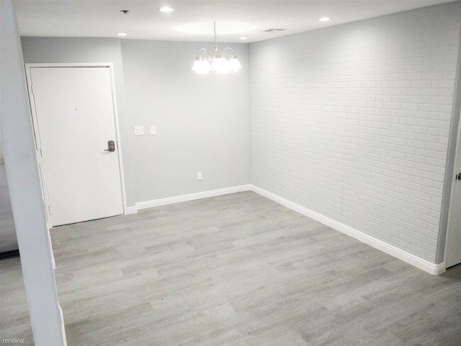 Foto del edificio - 12222 Moorpark St