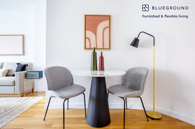 Building Photo - 150 E 57th St