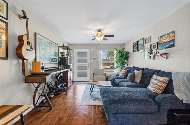 Foto del edificio - 8514 Burrell Dr