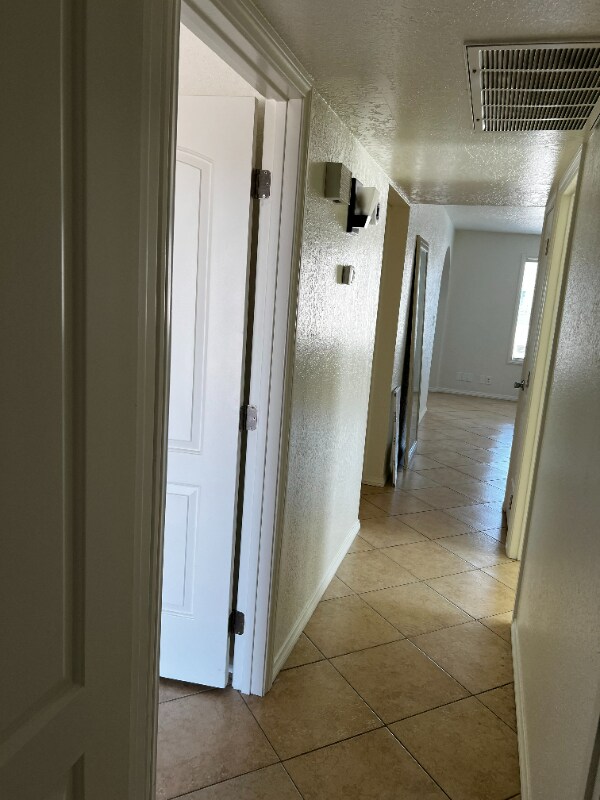 Building Photo - 261 Cottonwood Dr