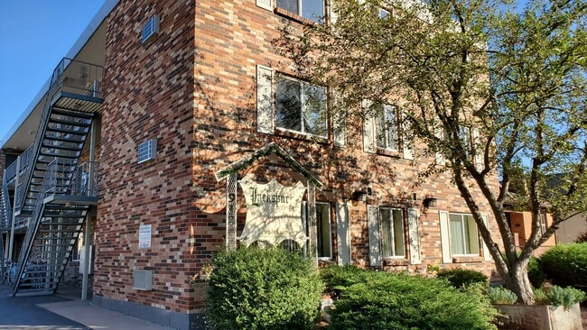 Building Photo - 918 S Logan St
