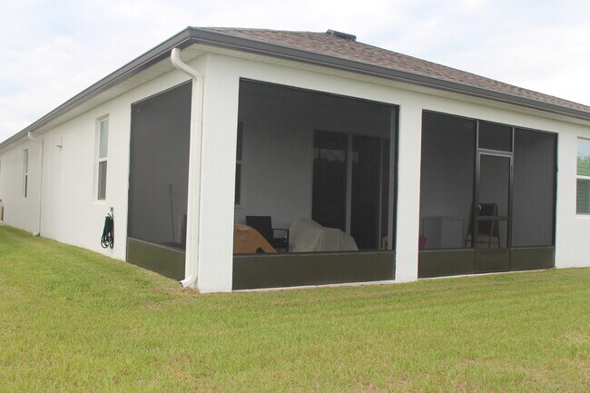 Foto del edificio - 32267 Rosepine Blvd